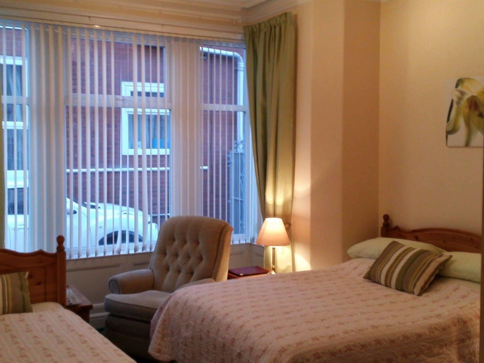 Eden House Bed & Breakfast Blackpool Bagian luar foto